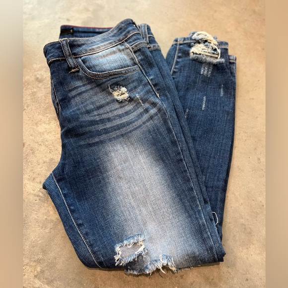 Mid-Rise Distressed Skinny Jeans - Picture 3 of 6